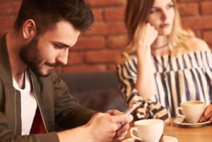 Wie Lange Datet Man Sich, Bevor Man Zusammenkommt? Wann viele Paare den nächsten Schritt in der Beziehung gehen