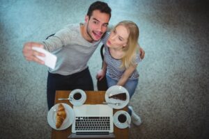 Unterschiedliche Arbeitszeiten Beziehung – Wie Paare mit unterschiedlichen Arbeitszeiten ihre Beziehung stärken können