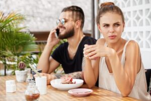 Warum Sagt Er Nicht, Dass Er Kein Interesse Hat? Mögliche Gründe für fehlende Ehrlichkeit beim Dating