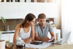 Geld In Der Beziehung – Wie Paare erfolgreich mit Finanzen umgehen können