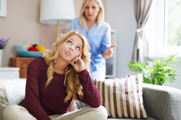 Gestörte Vater-Tochter-Beziehung Psychologie – Ursachen, Folgen und Wege zur Verbesserung.