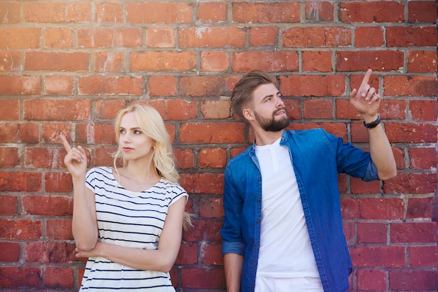 Wie Reagieren Frauen, Wenn Ihnen Ein Mann Gefällt? Typische Signale und Verhaltensweisen bei gegenseitigem Interesse